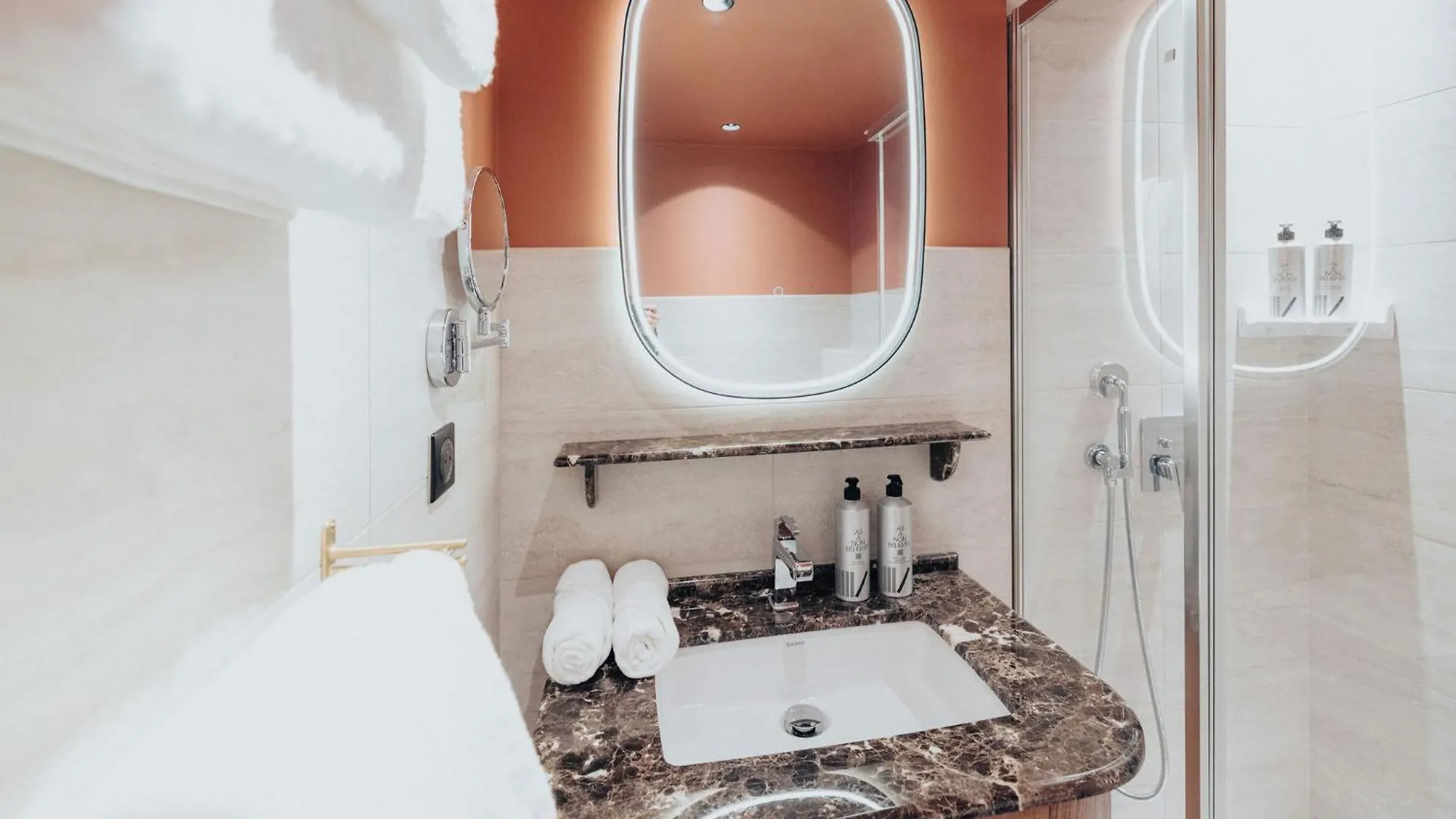 Hotel 1.75 Paris La Treve
