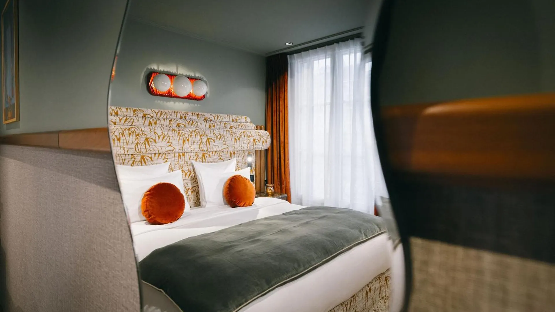 1.75 Paris La Treve Hotel