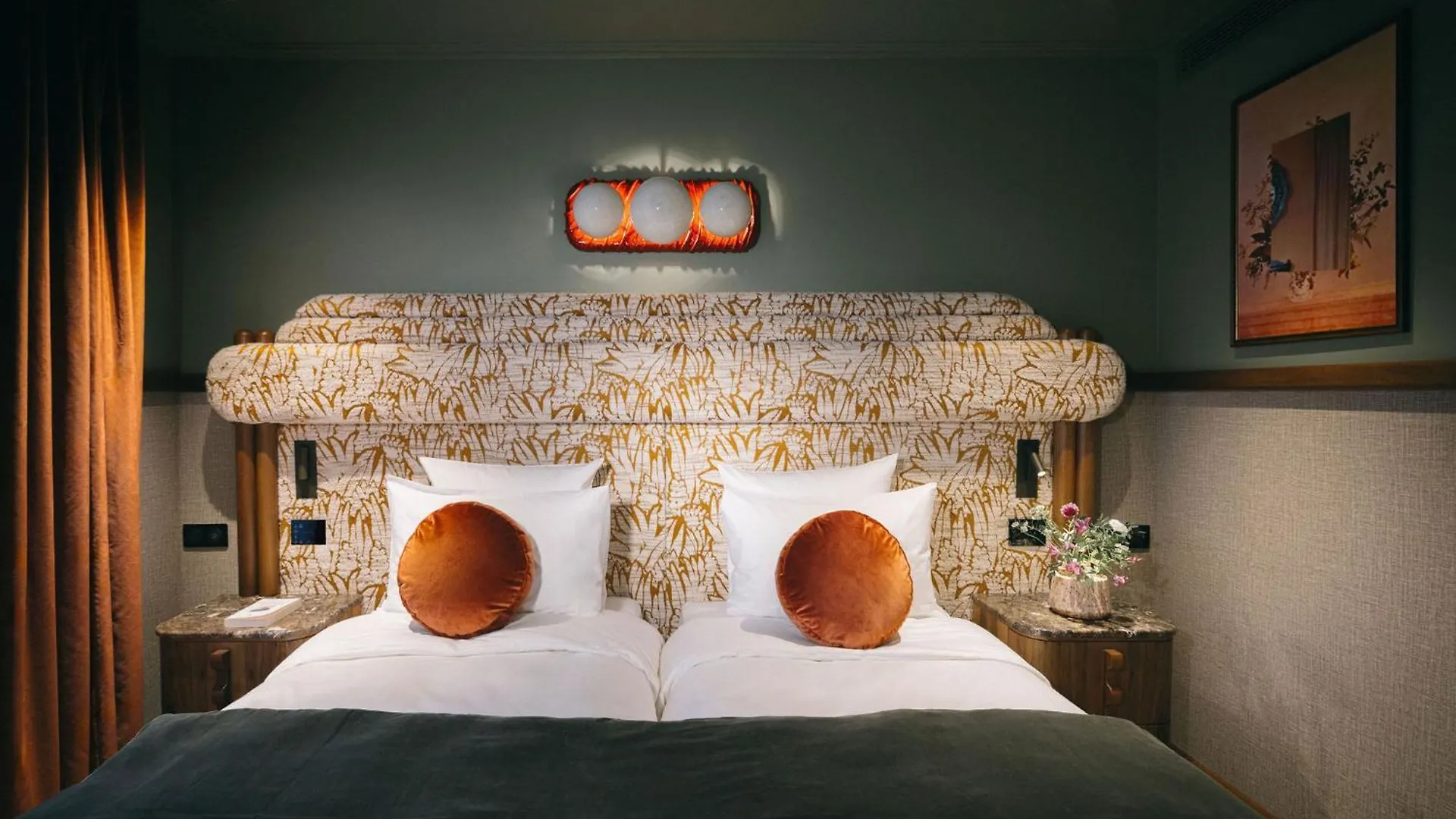 1.75 Paris La Treve Hotel France