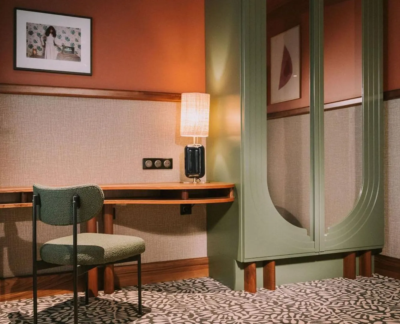 1.75 Paris La Treve Hotel France