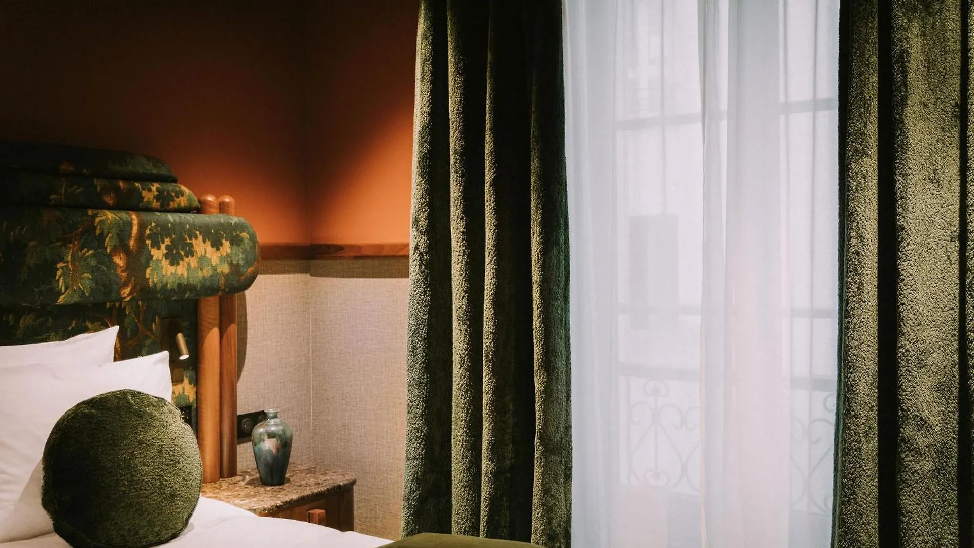 1.75 Paris La Treve Hotel