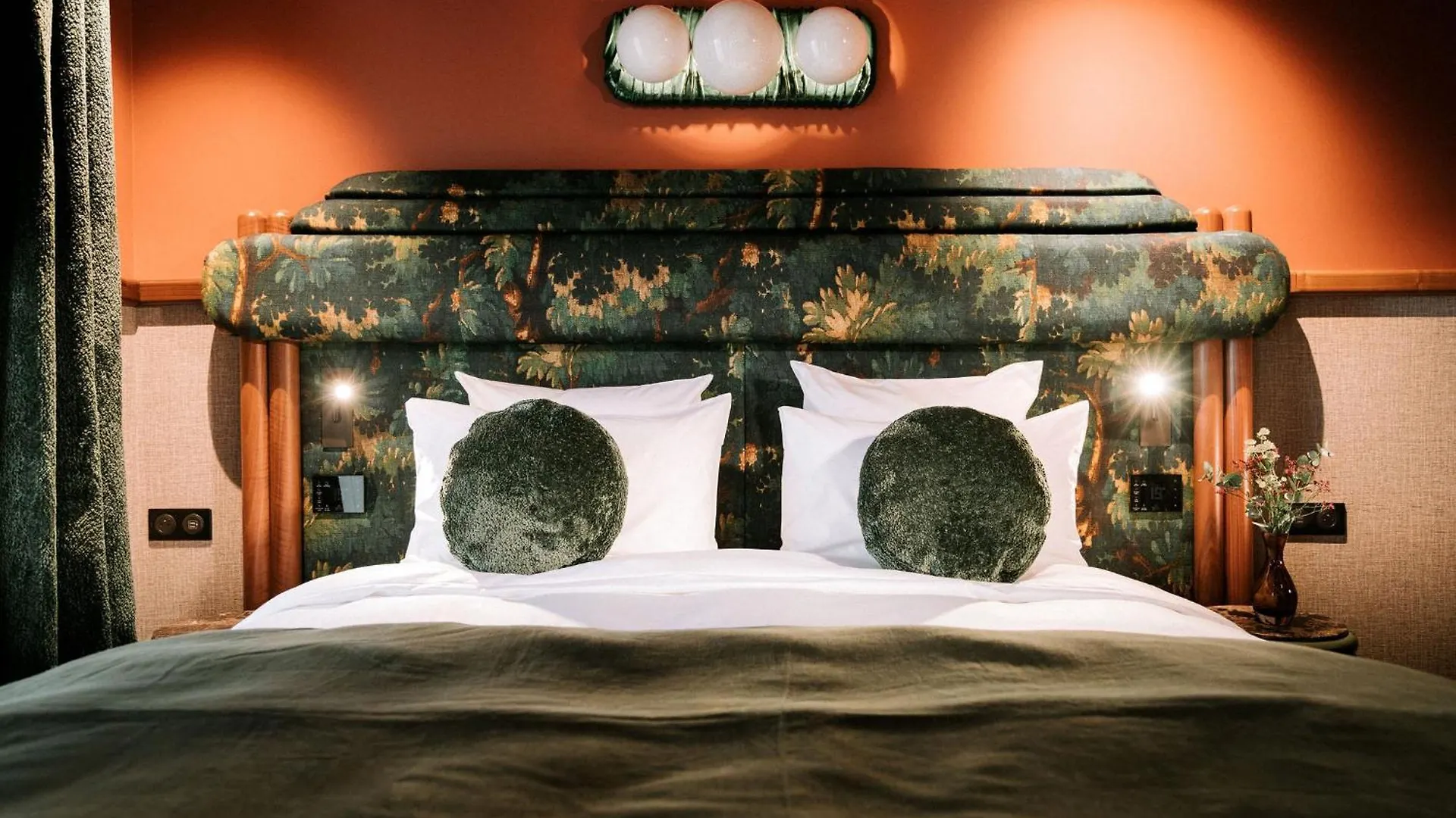 1.75 Paris La Treve Hotel 4*,