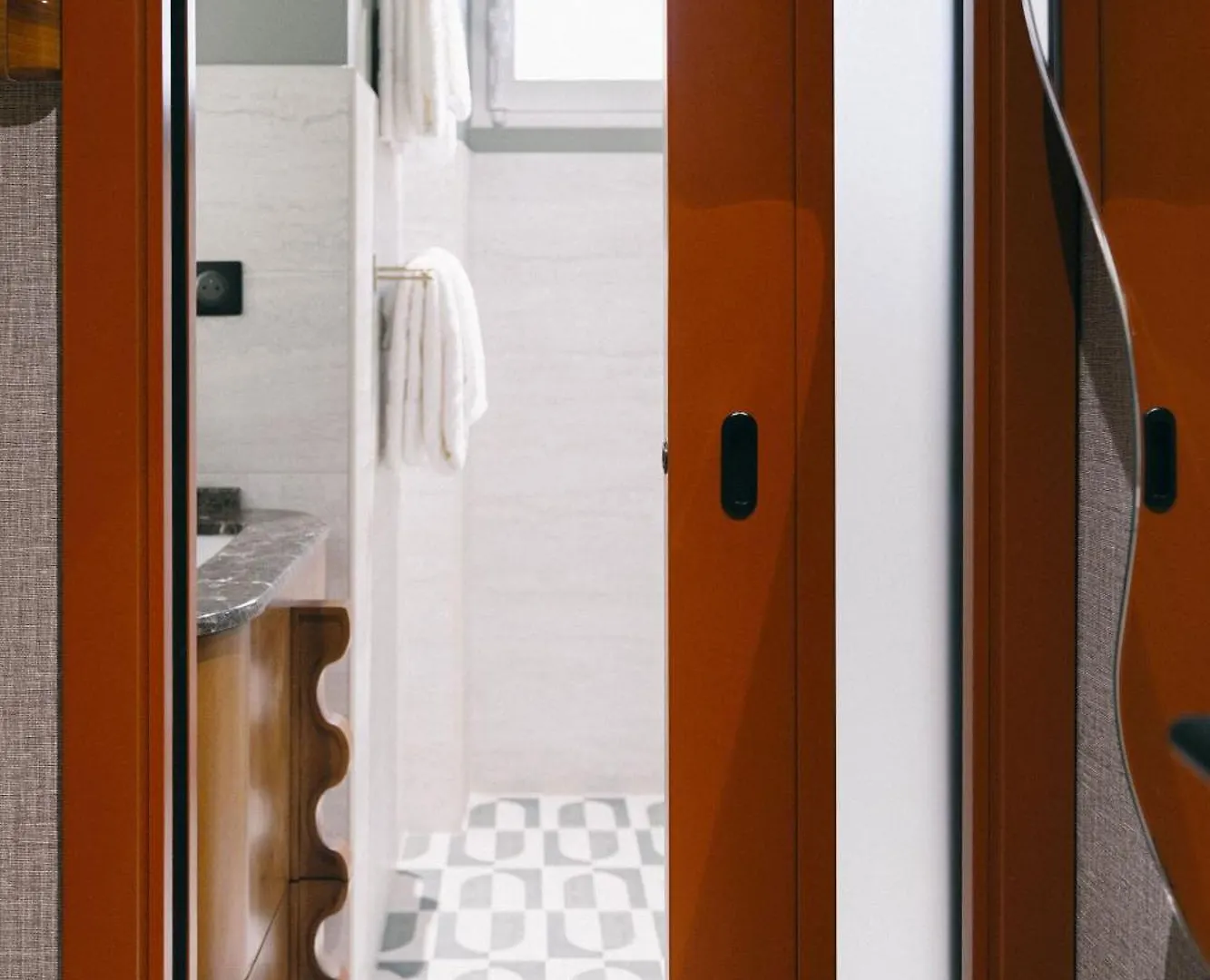 1.75 Paris La Treve Hotel