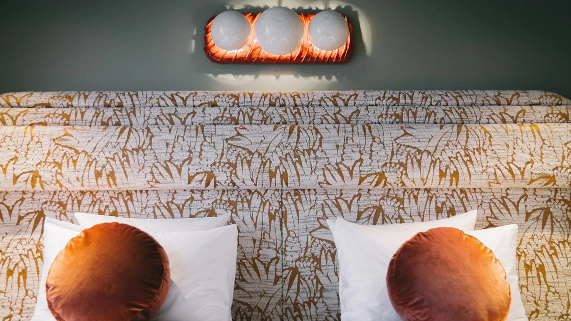 1.75 Paris La Treve Hotel