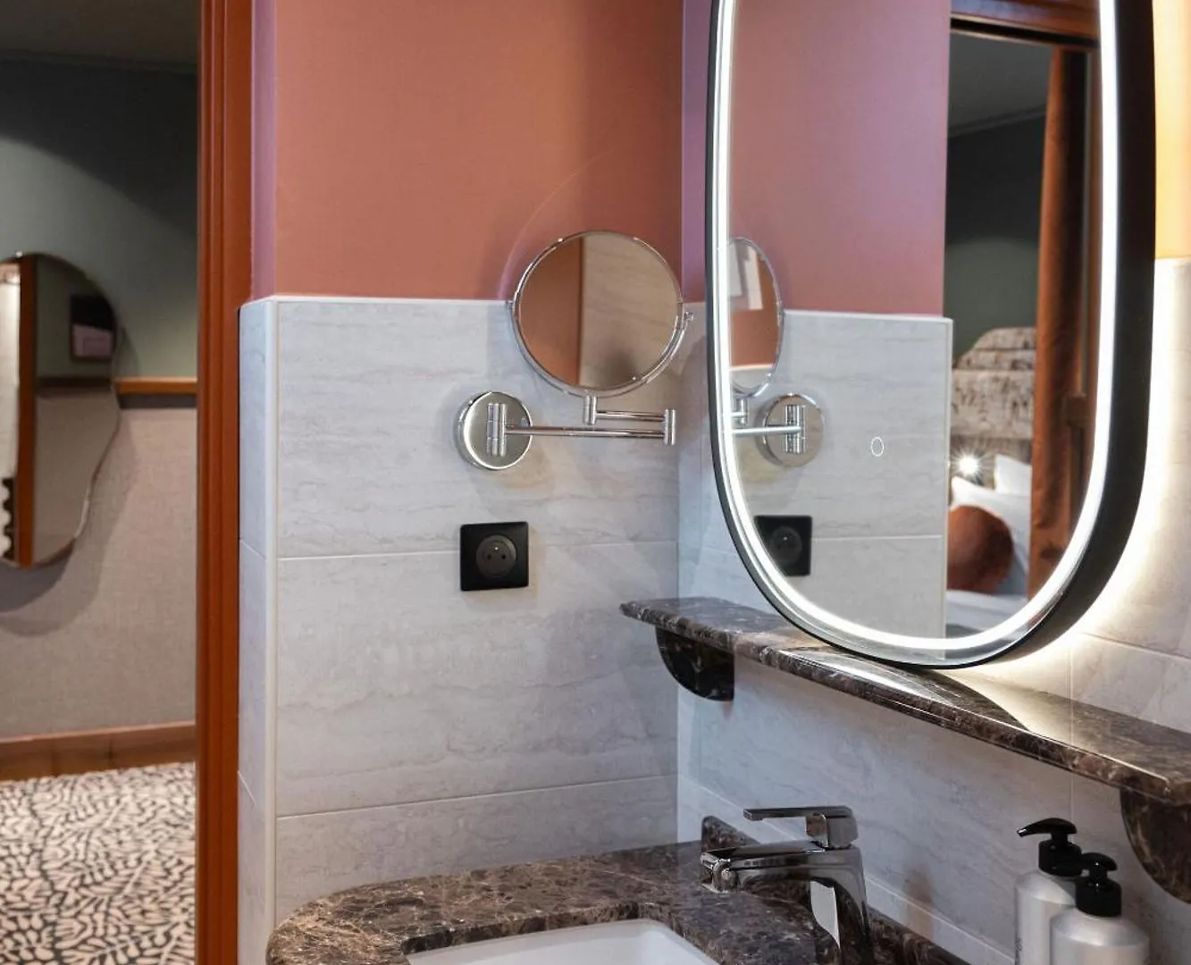 1.75 Paris La Treve Hotel