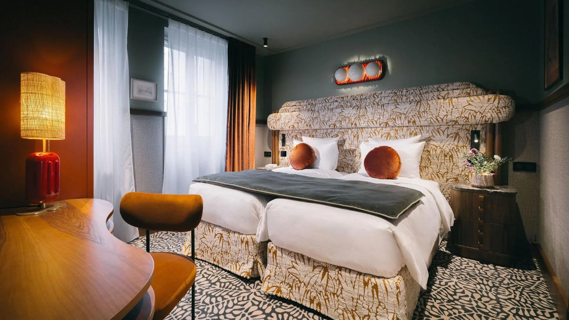 1.75 Paris La Treve Hotel